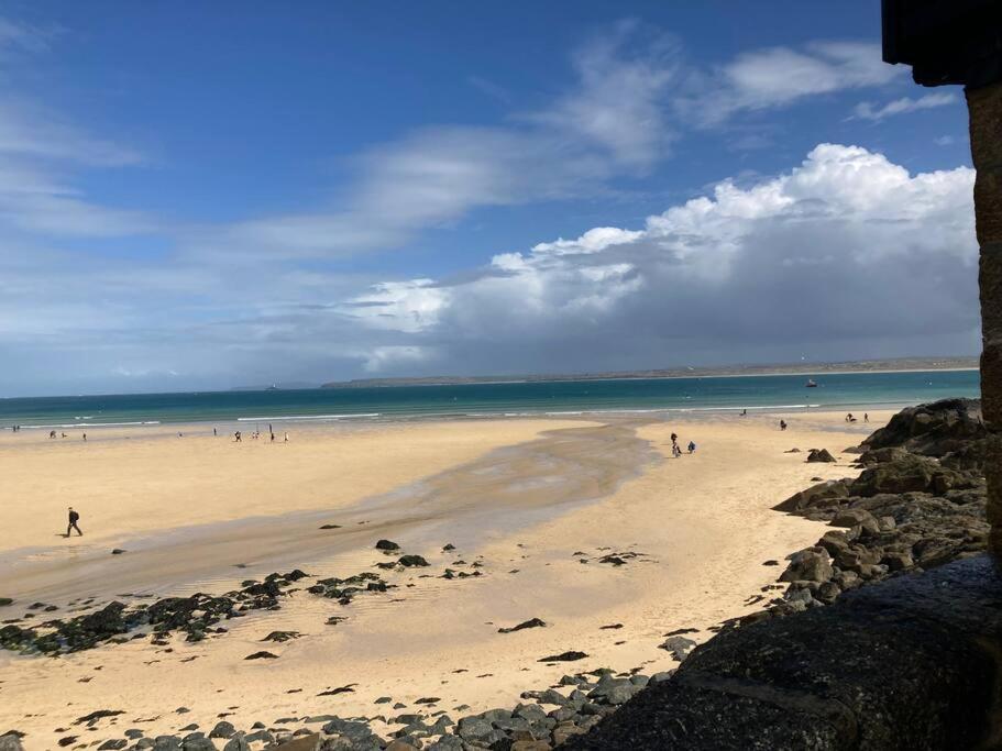 Moments To 3 Beaches. Own Patio. Spacious. Private Appartement St Ives Buitenkant foto