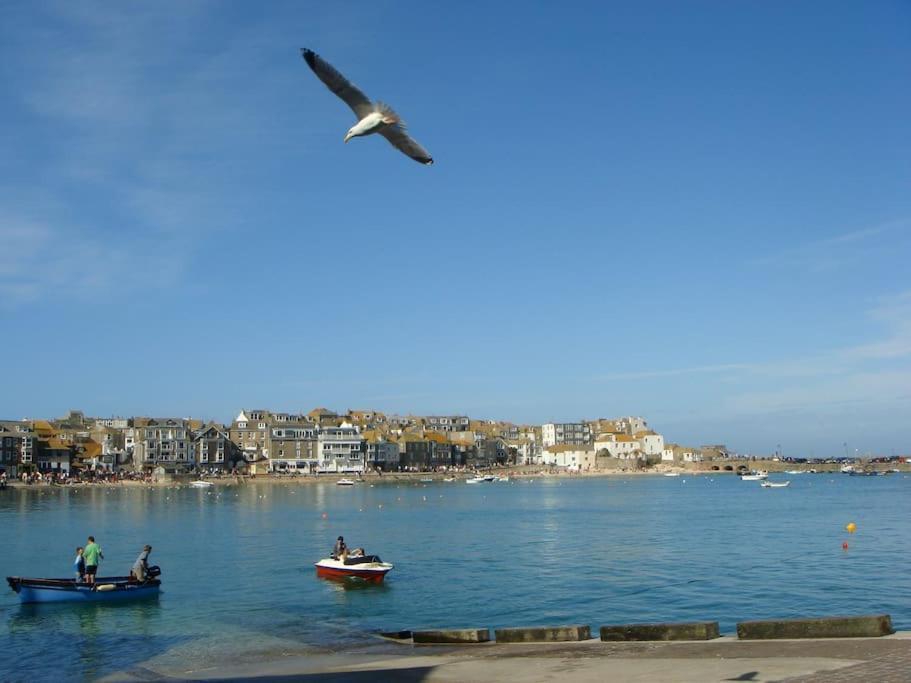 Moments To 3 Beaches. Own Patio. Spacious. Private Appartement St Ives Buitenkant foto