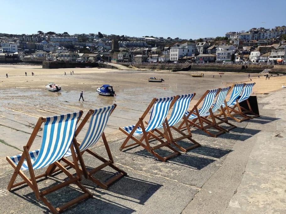 Moments To 3 Beaches. Own Patio. Spacious. Private Appartement St Ives Buitenkant foto